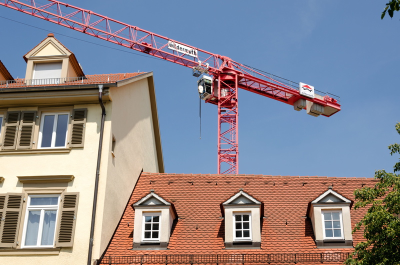 red, real estate, building exterior, crane - construction machinery, sunny, baukran, machinery, 4K, industry, construction industry, nature, sky, low angle view