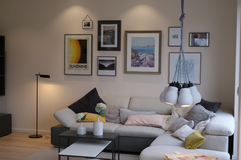 pillow, luxury, lighting equipment, living room, extravagant, lamp, cushion, furniture, table, coffee table, frame, architecture, home interior, absence