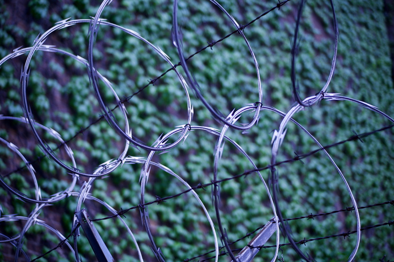focus on foreground, united states, no people, day, boundary, close-up, security, sharp, outdoors, 5K, new york, communication, barrier, east harlem, metal