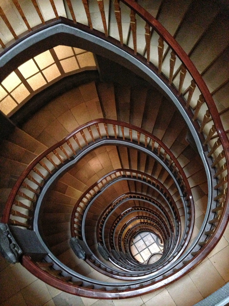 spiral, staircase, directly above, cleared, shape, gradually, design, building, brown, built structure, repetition, stairs, 2K, railing, no people, in a row