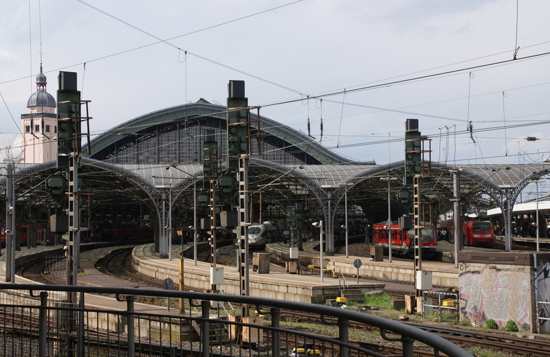 transportation, gleise, train - vehicle, subway train, masts, central station, track, complexity, railroad car, connection, nature, outdoors, building exterior