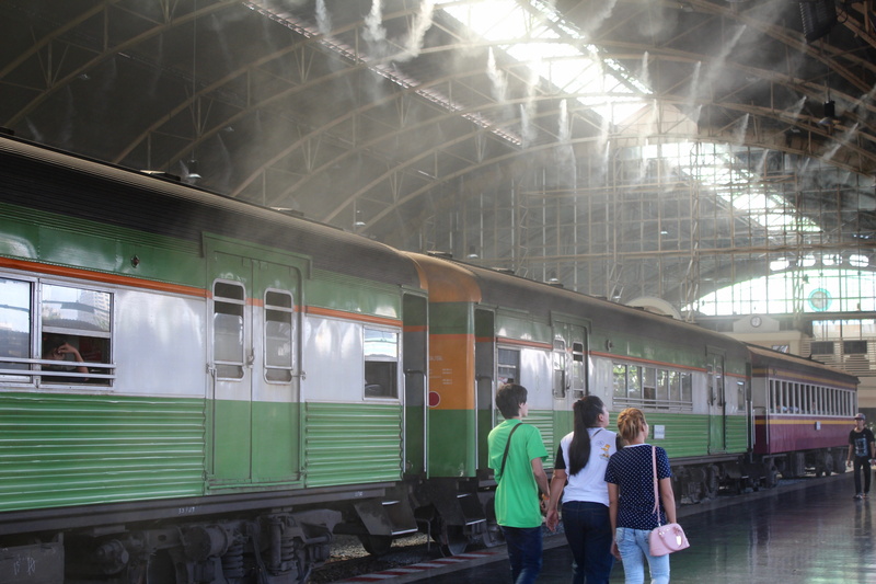 real people, 5K, adult, railroad station, concourse, train, transportation, thailand, men, railway station, humidifier, rail transportation, ceiling, train - vehicle