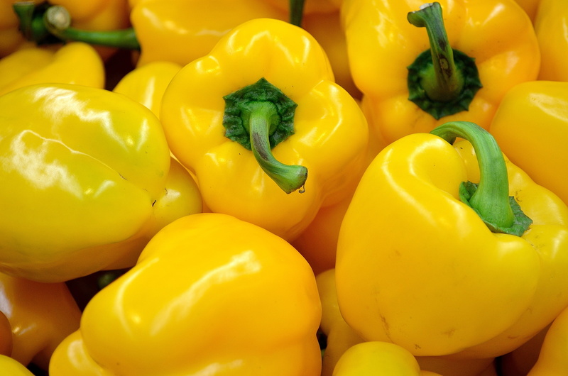 large group of objects, pepper - vegetable, no people, bell, pepper, food and drink, yellow bell pepper, vitamins, freshness, close-up, red bell pepper