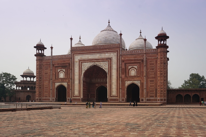 outdoors, city, india, history, arch, agra, tourism, incidental people, clear sky, religion, 5K, dome, classical style, places of interest, architecture