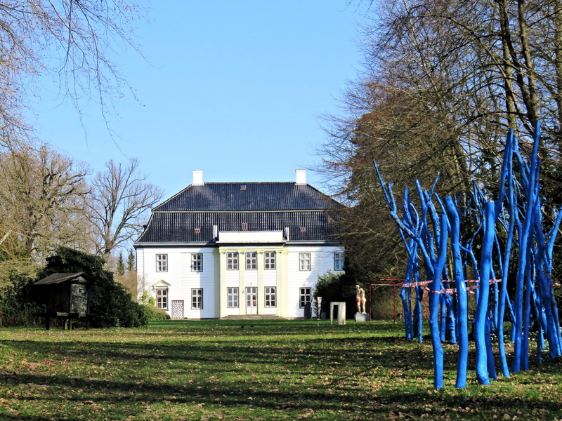 nature, land, blue, clear sky, no people, field, sculpture park, grass, interesting, white, 4K, growth, modern, residential district, sky, house, plant