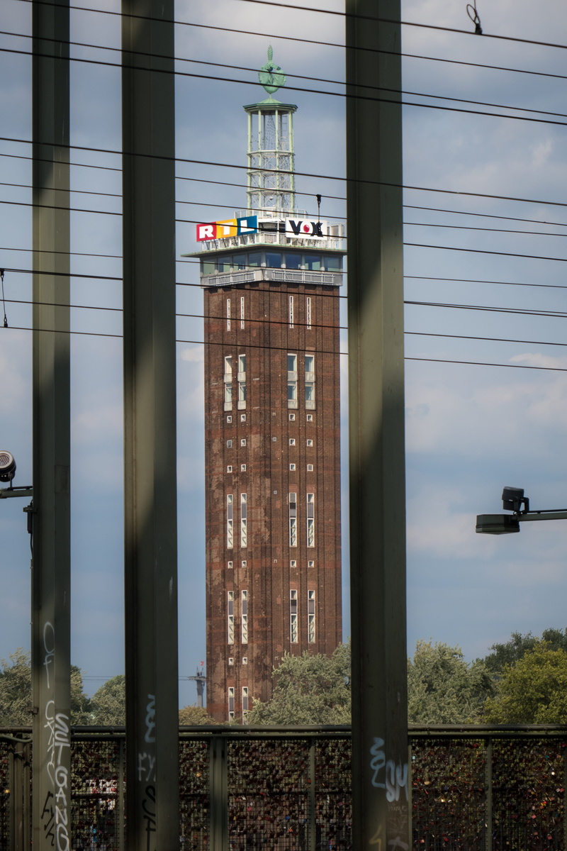 mode of transportation, no people, metal, day, modern, messeturm, steel beams, nature, architecture, apartment, 5K, transportation, transparent, cloud - sky