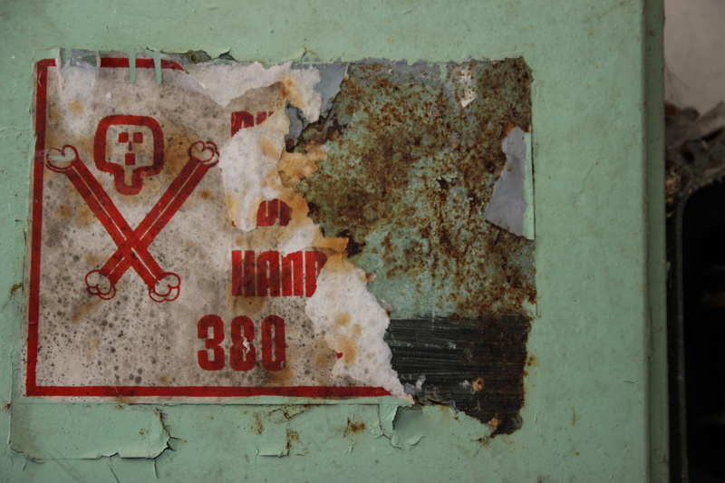number, label, architecture, metal, broken, door, close-up, 5K, stain, day, rusty, text, entrance, sticker, decline, poster, run-down, word, abandoned