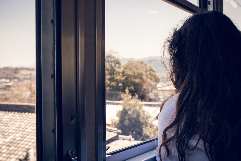 hair, display, person, sleeve, human, skin, women, headshot, brown hair, clothing, indoors, adult, door, window shade, day, curtain, window, one person