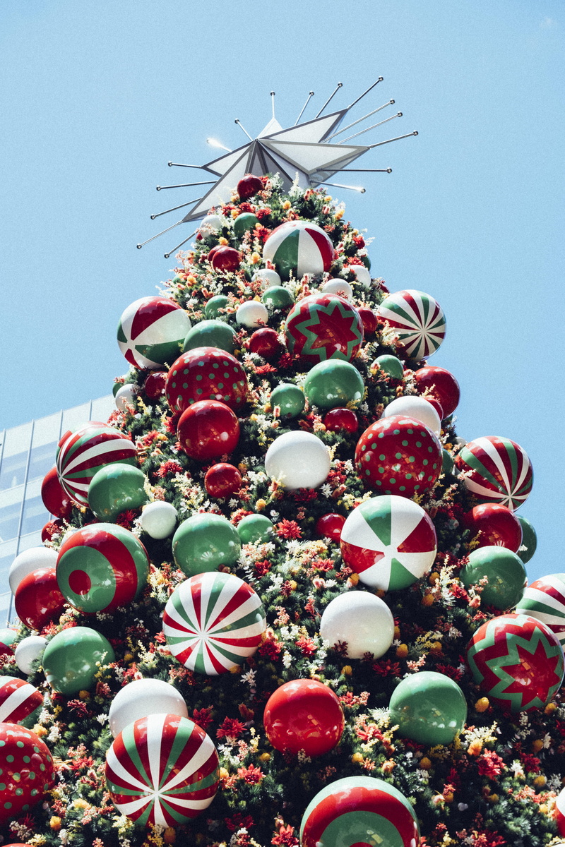 white, blue, ball, accessories, 5K, red, clear sky, holiday - event, crowd, plant, christmas decoration, ornament, celebration event, christmas, confetti