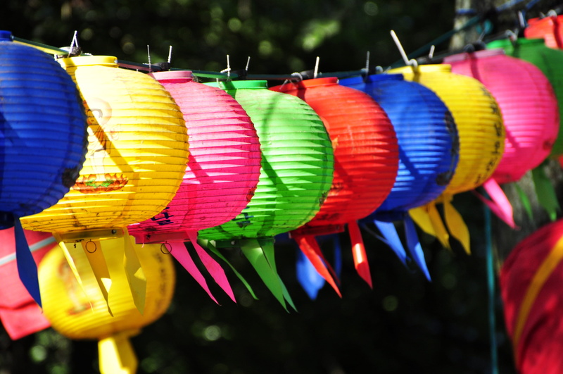 lanterns, no people, blue, color, cultures, lantern, festival, decoration, 4K, Lampion, large group of objects, paper lantern, paper, Red, focus on foreground