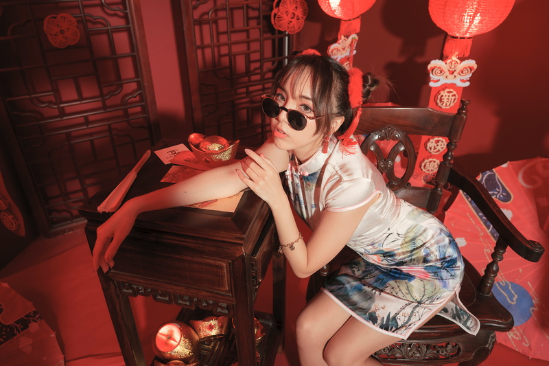 sunglasses, 4K, Asian, hair ornament, brunette, traditional clothing, umbrella, long hair, lampions, model, women, hair band, bracelets, table, chair