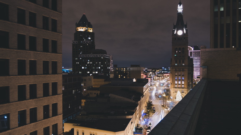 modern, city, view, built structure, tower, street photo, skyscraper, cityscape, clock tower, 5K, milwaukee, building exterior, illuminated, streetphoto