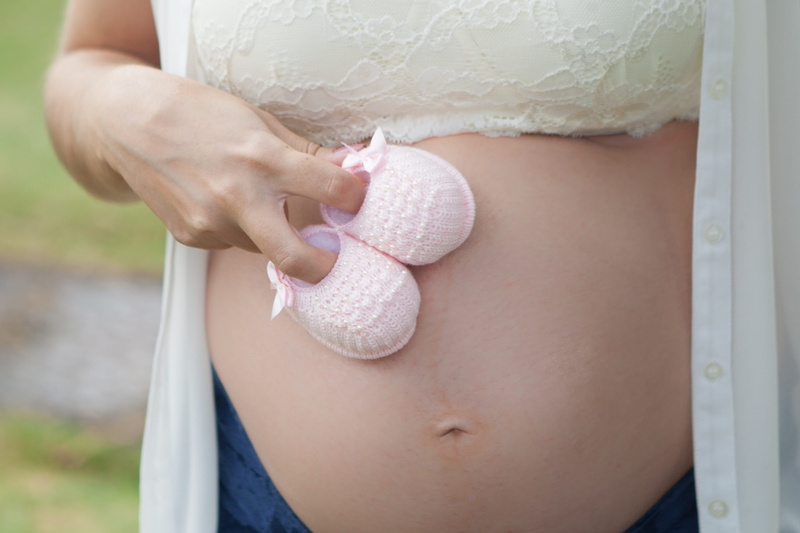 pink, adult, 2K, day, human limb, holding, human hand, females, shot, healthcare and medicine, pregnant, pregnant woman, life events, photo, anticipation