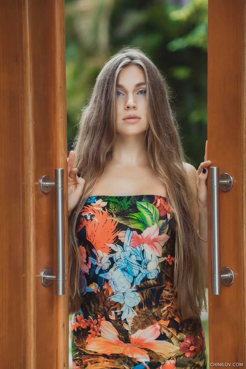 young adult, 1080P, hair, Ivan Chinilov, entrance, standing, beauty, hairstyle, door, outdoors, clothing, brown hair, young women, adult, looking at camera