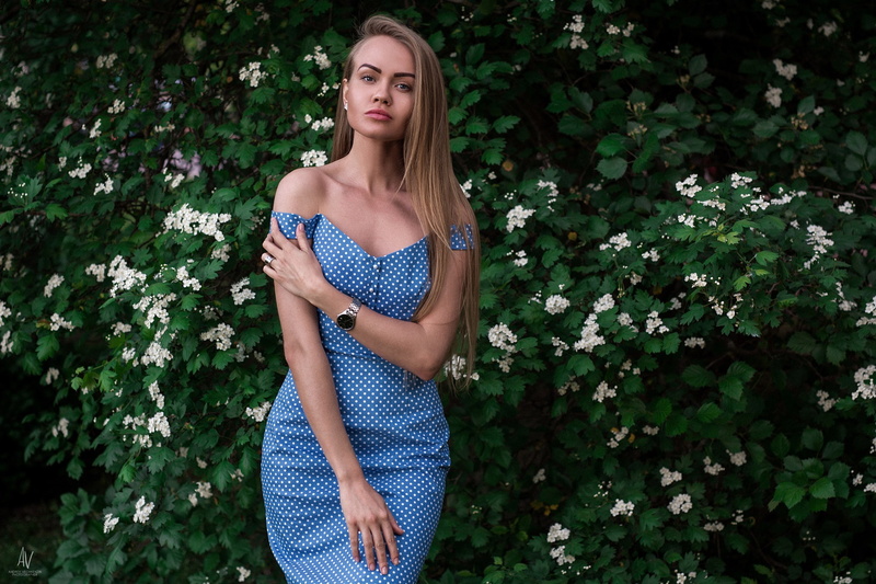 front view, beauty, hairstyle, plants, standing, lifestyles, hair, looking at camera, plant, portrait, young women, watermarked, dress, long hair, one person