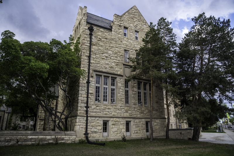grass, andrew, near, saint, s, built Structure, Saskatoon, house, University, sky, window, growth, college, walls, building Exterior, low angle view, canada