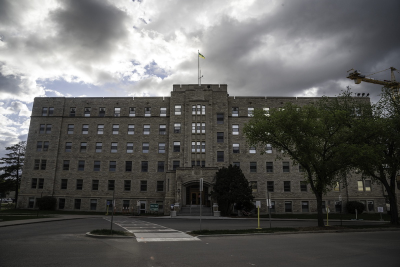 sky, the past, education, saskachewan, travel Locations, buildings, dark, 5K, spire, day, government, urban Scene, Saskatoon, university, street, tree