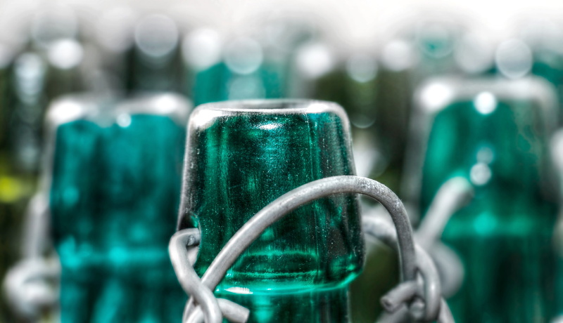 5K, industry, drink, glass bottle, luxury, empty, communication, close-up, photography, postcard, fuel and power generation, light, computer, background image