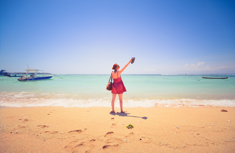 trip, leisure activity, beauty in nature, standing, nature, arms raised, 5K, casual clothing, bluesky, outdoors, holiday, horizon over water, dom, water