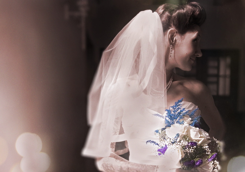 adult, celebration, photoshoot, contemplation, marriage, flowers, glamour, side view, event, model, jewelry, young women, wedding ceremony, veil, women
