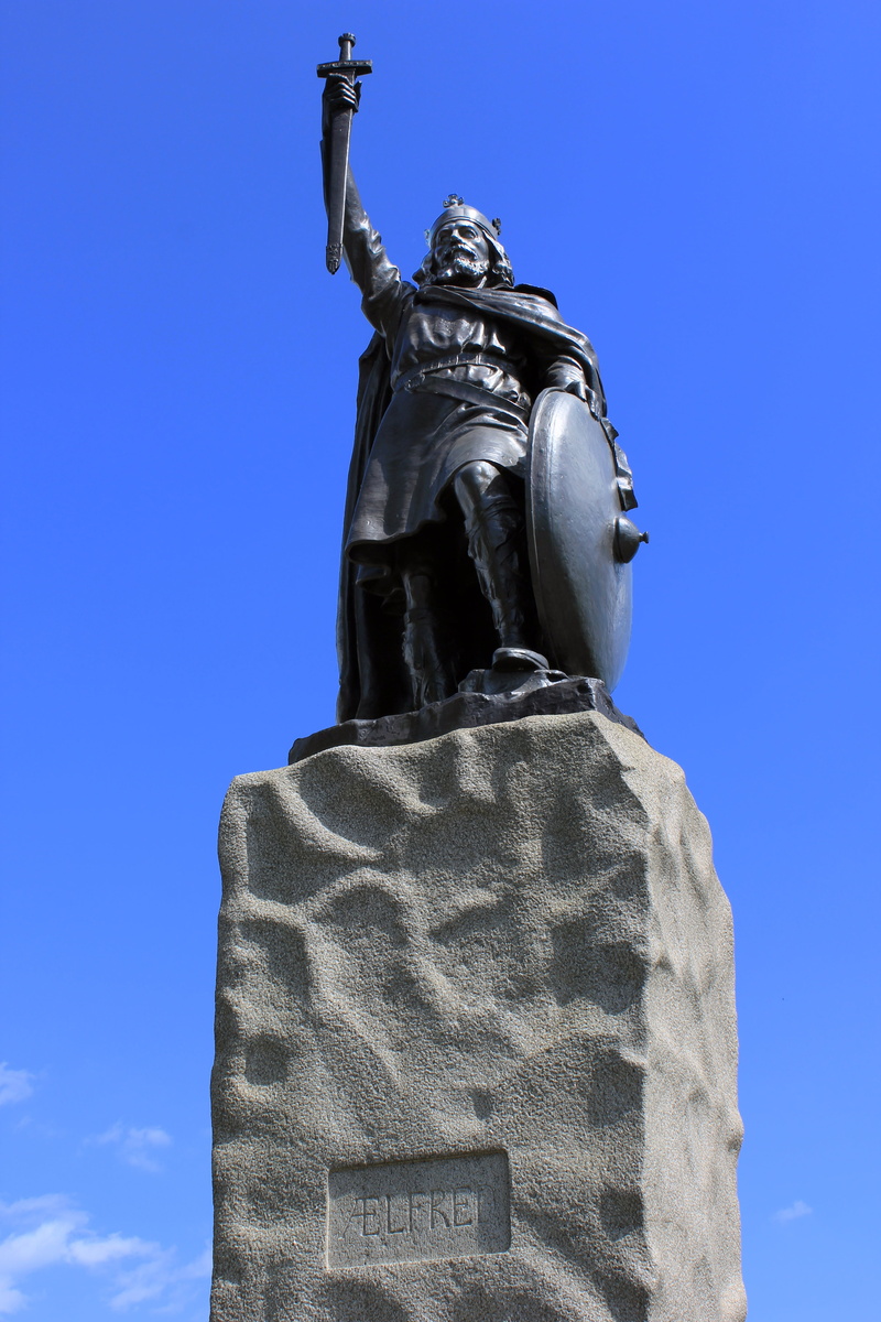 male likeness, architecture, anglo-saxon, sword, creativity, representation, low angle view, famous, king, uk, king alfred, mythology, the past, alfred