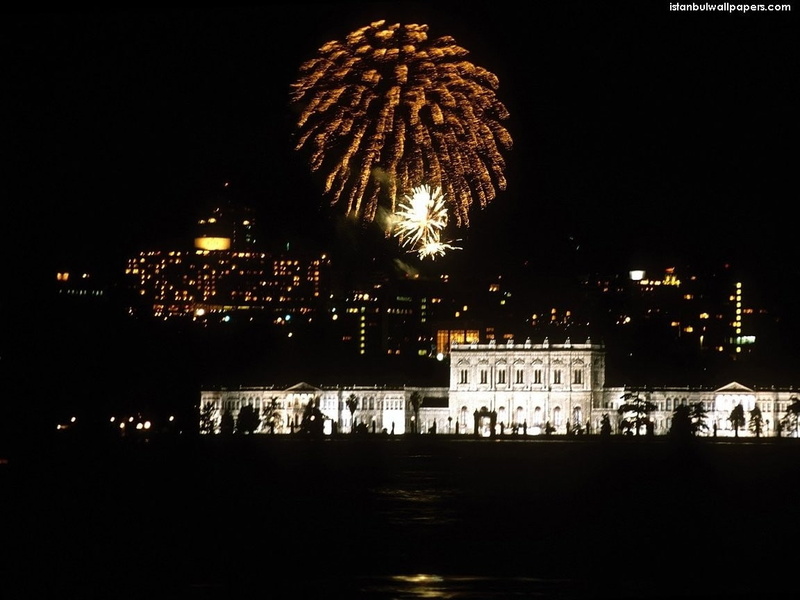 motion, 480P, building exterior, firework, arts culture and entertainment, firework - man made object, celebration, firework display, outdoors, sky, reflection