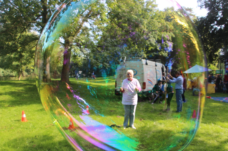colorful, park, women, summer, girls, leisure activity, standing, offspring, family fast, human, day, tree, nature, fun, feather, day trip, childhood, boys