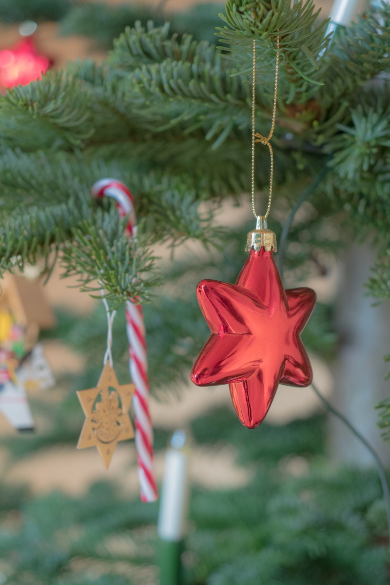 outdoors, no People, red, atmosphere, christmas eve, christmas, Red, toy, hanging, deco, postcard, 4K, christmas Tree, focus on foreground, christmas card
