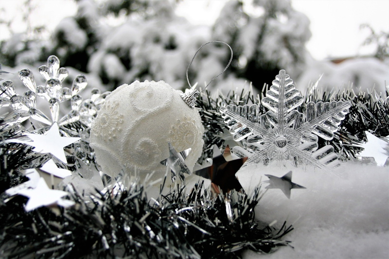 christmas baubles, festive time, bokeh, the theme of christmas, snowing, frozen, no people, white color, tree, focus on foreground, magic snow, frost, holidays