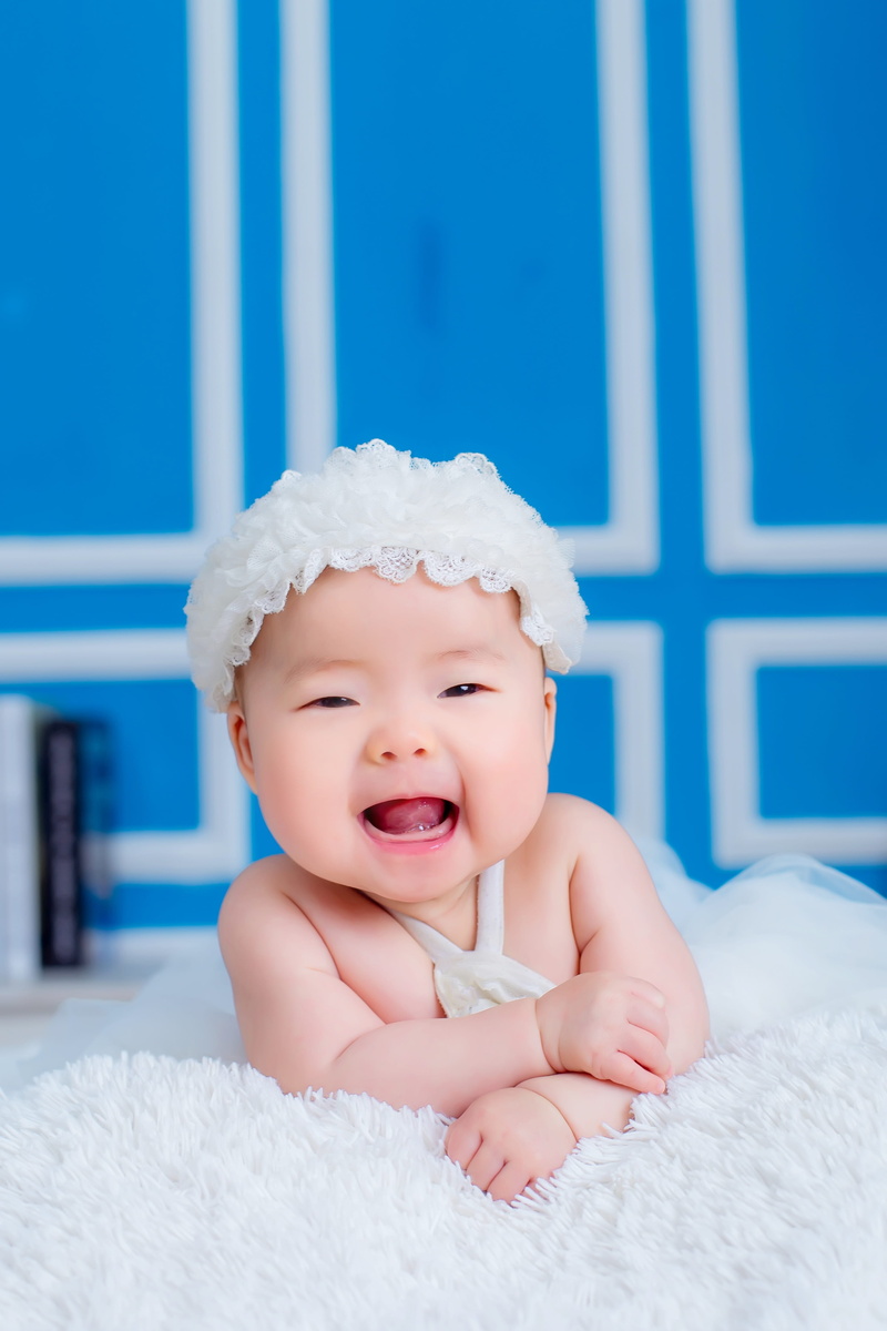 childhood, blue, looking away, child, home interior, fun, real people, boys, small, hundred amaterasu, babies only, white, baby, Amaterasu, indoors, joy