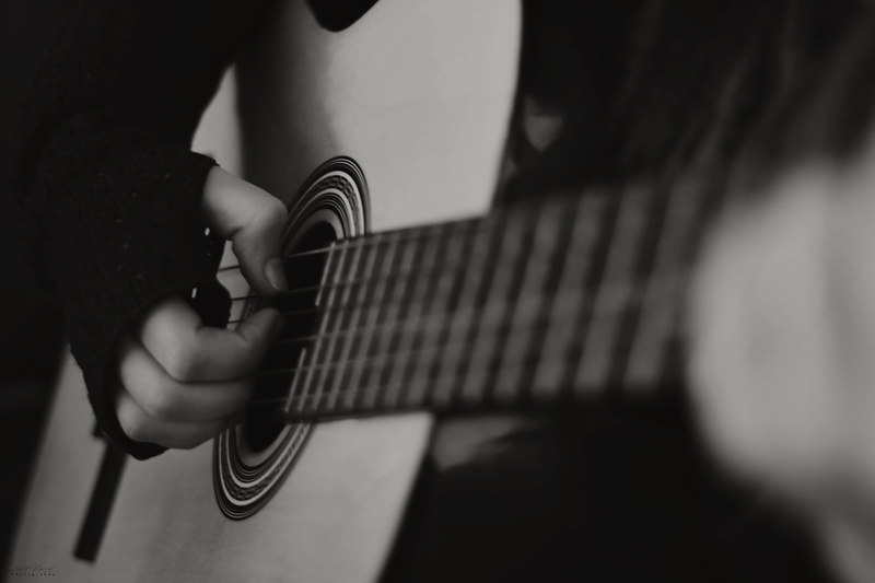 artist, 5K, human hand, text, hand, musician, skill, acoustic guitar, human, lute, electric guitar, musical instrument, musical equipment, plucking an instrument