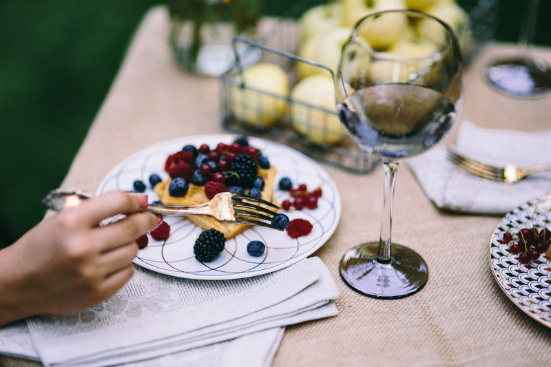 table, lunch, hand, 4K, one person, cake, fruits, alcohol, freshness, glass, meal, sweet Food, Healthy, garden, wineglass, food, eating, healthy eating