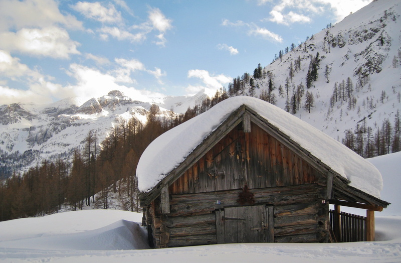 tree, log cabin, tranquility, tranquil scene, sky, 2K, mountain range, architecture, mountains, snowy, austria, outdoors, nature, off the slopes, frozen