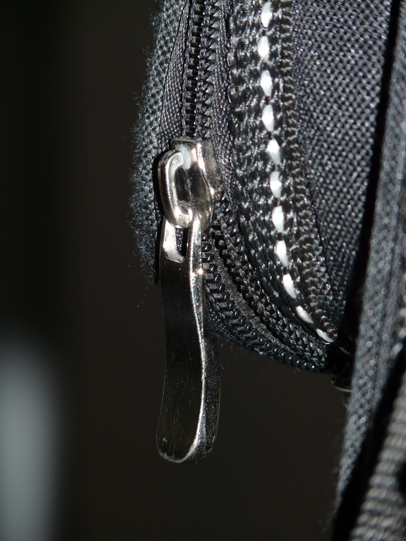 personal accessory, indoors, silver colored, zippverschluss, metal, simplicity, leather, studio shot, selective focus, extreme close-up, Zip, ornate, zipp