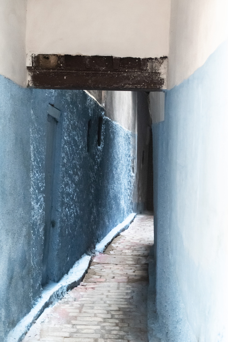 flagstone, cold temperature, wanderlust, outdoors, no people, morocco, light, alleyway, water, 5K, building exterior, direction, city, wall - building feature