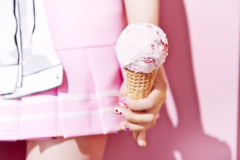 food and drink, cone, sweet food, food, freshness, unhealthy eating, strawberry ice cream, sweet, Asian, vanilla ice cream, temptation, frozen, indulgence