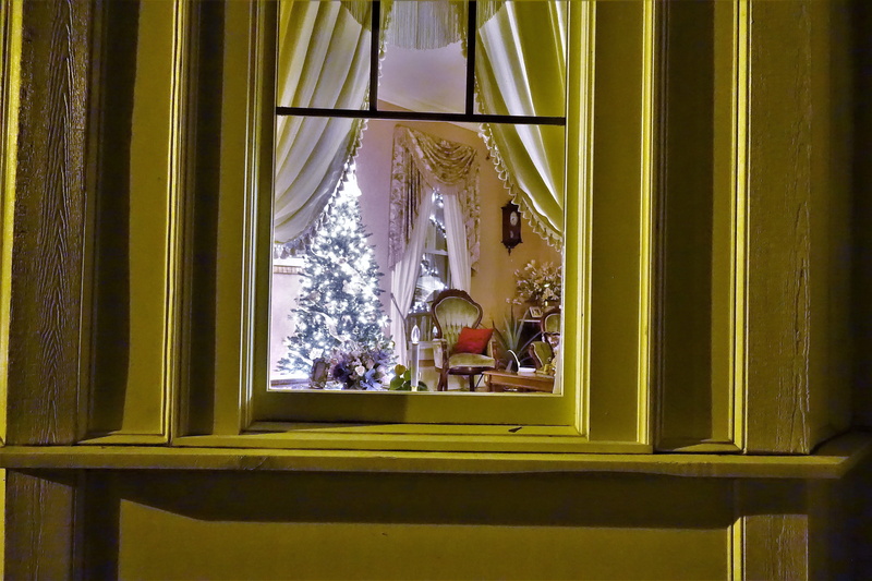 house, hanging, domestic room, low angle view, no people, parlor, architecture, outside, window, christmas, winter, lights, home, curtain, night photo