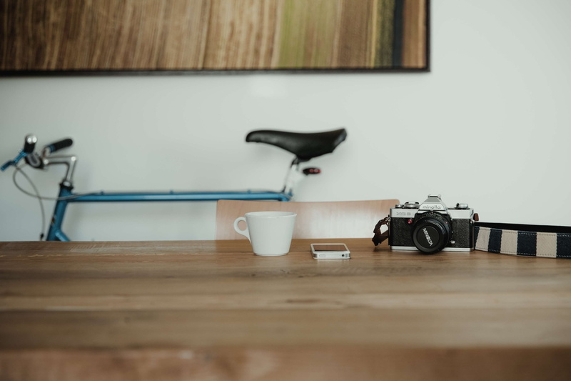 cup, coffee cup, clean, hardwood floor, speeds, camera, absence, still life, technology, coffee, photography themes, home, drink, no people, single speed