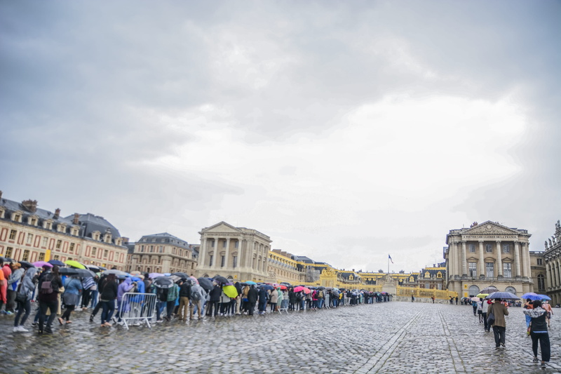 built structure, day, building exterior, nature, crowd, street, leisure activity, château de versailles, sky, france, group of people, large group of people