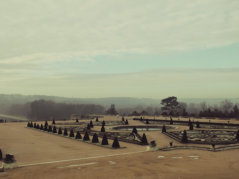 built structure, landscape, 8K, scenics - nature, sky, walking, winter, palace of versailles, château de versailles, château, tree, in a row, outdoors