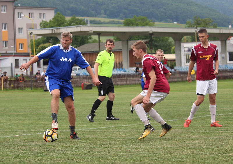 u19, athlete, group of people, tournament, child, football, clothing, sports uniform, match, soccer ball, footballer, soccer uniform, soccer player, playing