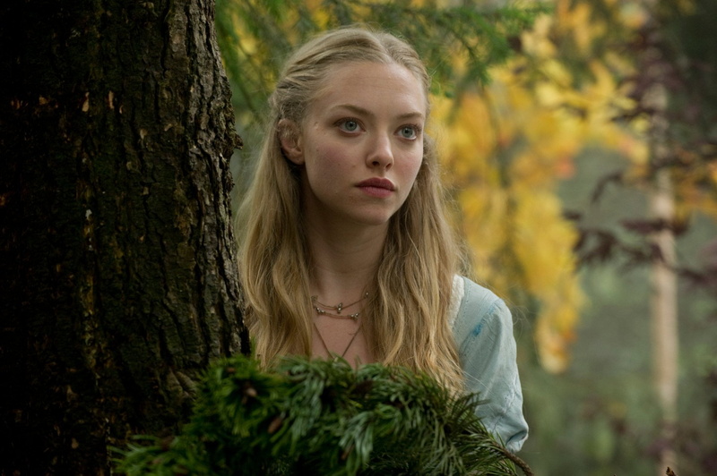Movie, young women, tree, portrait, focus on foreground, young adult, blond hair, long hair, teenager, day, beautiful woman, Amanda Seyfried, front view