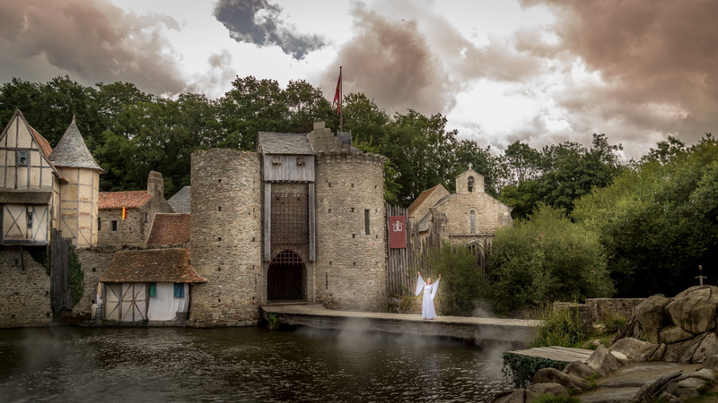 no people, fountain, built structure, castle, 2K, history, moyen age, plant, les epesses, middle ages, building, puy du fou, outdoors, water, motion, architecture