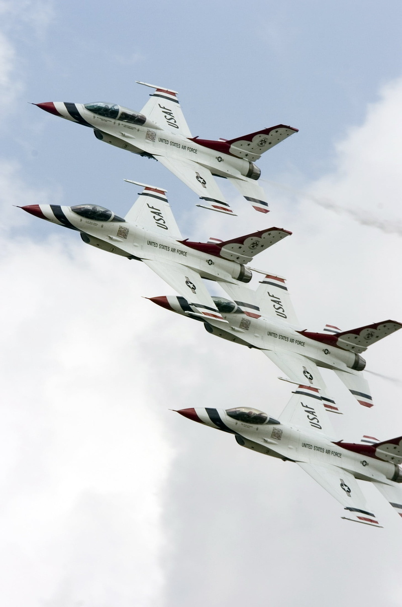 airshow, low angle view, aircraft, fighter plane, group, airplanes, army, skill, aerospace industry, cloud - sky, air show, air force, sky, outdoors, air vehicle