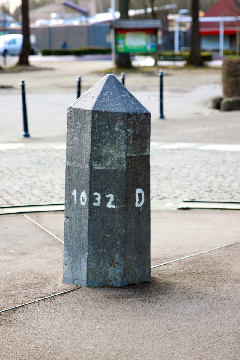 city, culture, no people, focus on foreground, close-up, text, footpath, day, Stone, western script, dreiländereck, sidewalk, architecture, memory, Landmark