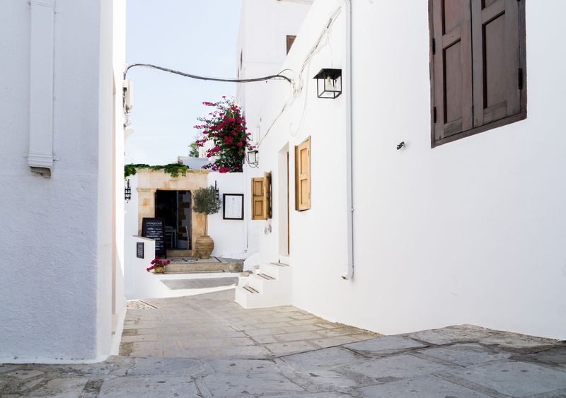 plant, day, floor, alley, white, home decor, flowering plant, path, doorway, hanging, greece, flagstone, door, no people, greece street, outdoors, flower