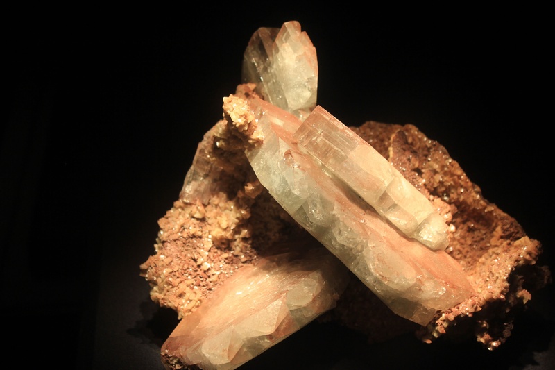 indoors, mineralogy, nature, single object, mineral, healthcare and medicine, geology, quartz, crystallize, gem, solid, semi-precious gem, discovery, precious gem