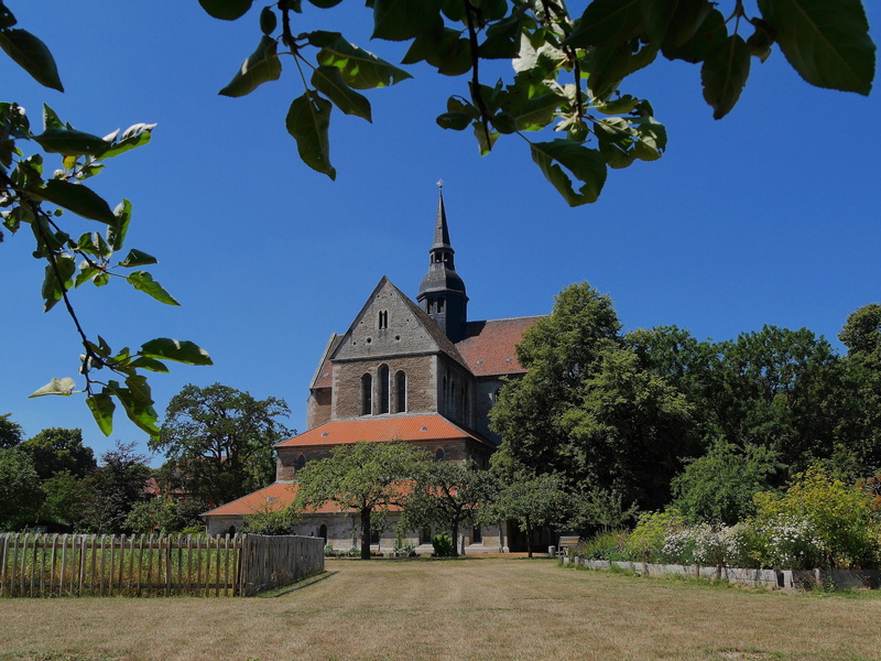 sunlight, cistercian monastery, building, tree, spire, church, architecture, place of worship, built structure, riddagshausen, clear sky, religion, monastery
