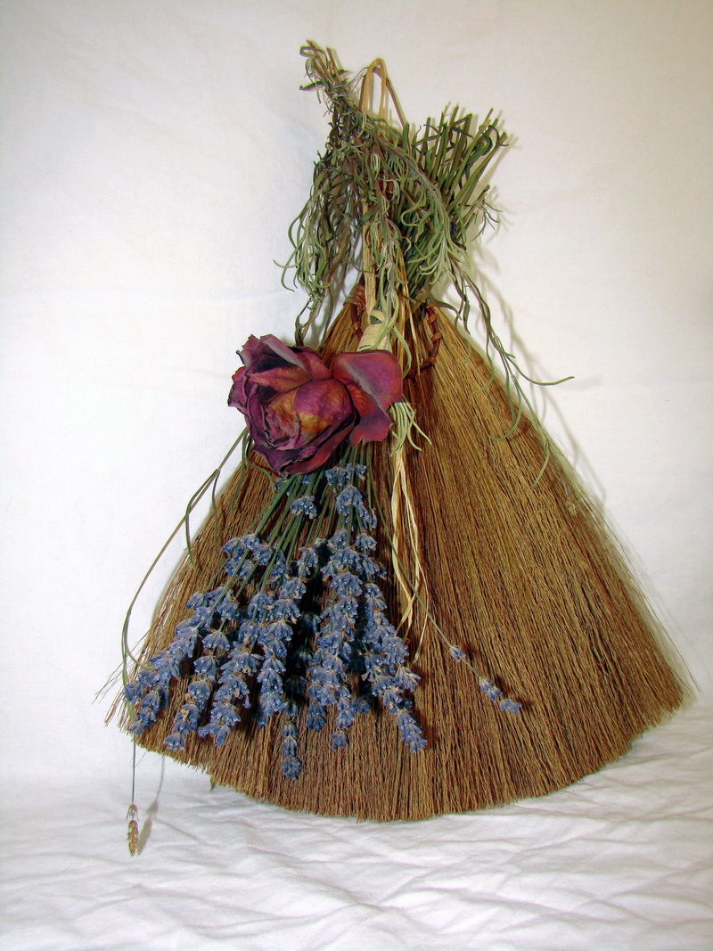 decoration, no people, bed, table, nature, softness, grass, ornament, table broom, 2K, plant, ros, broom, wall - building feature, beauty in nature, bouquet