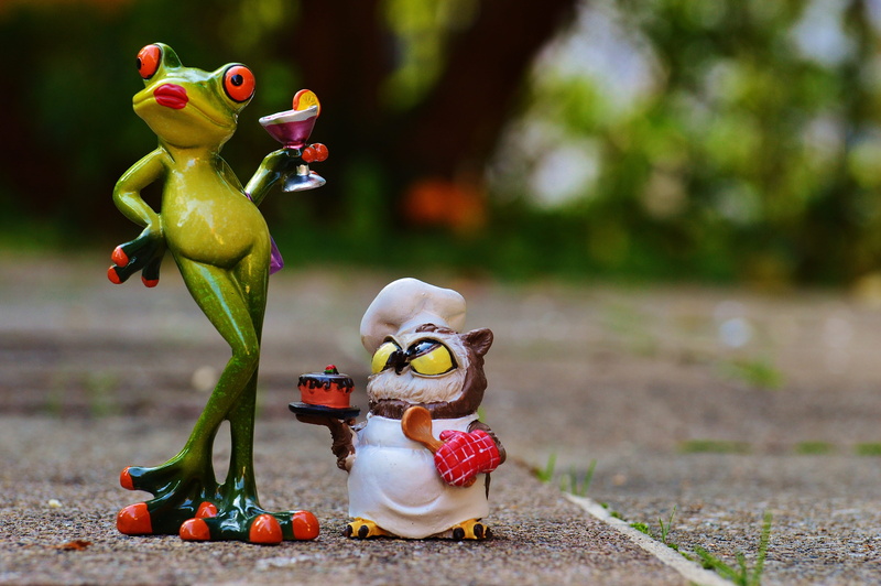 funny, near, toy, food, craft, no people, tree, nature, Frog, cake apology, doll, Love, food and drink, I Beg Your Pardon, male likeness, close-up, art and craft